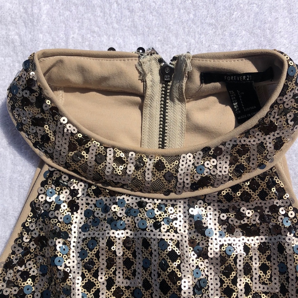 Halter Top - Picture 2 of 3